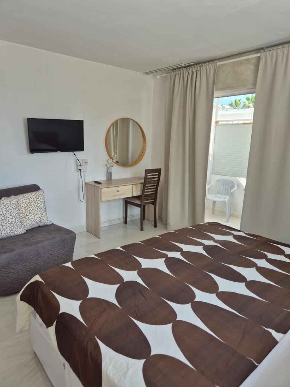 Myriama Apartments 아이아 나파 외부 사진