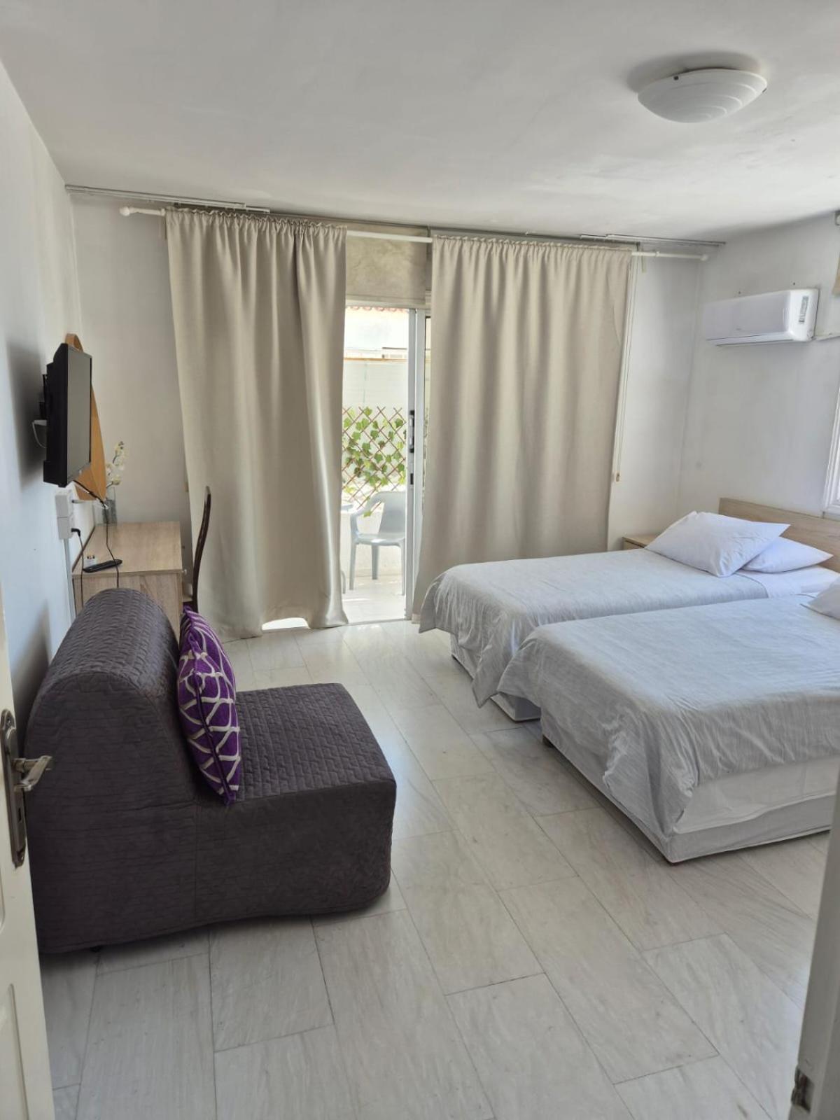 Myriama Apartments 아이아 나파 외부 사진